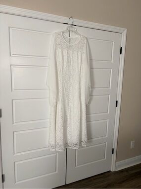 Elegant White Lace Women’s Dress